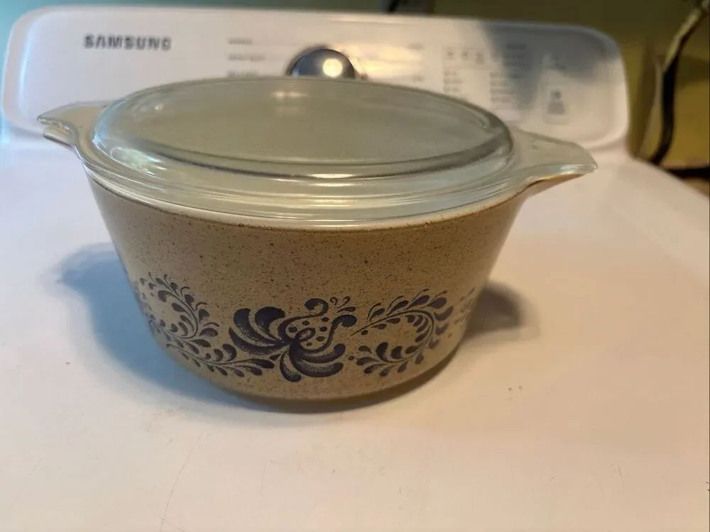 Vintage Pyrex Homstead Casserole Dish